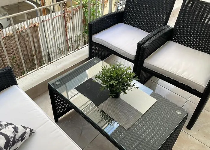 Sunny Peraia Apartment